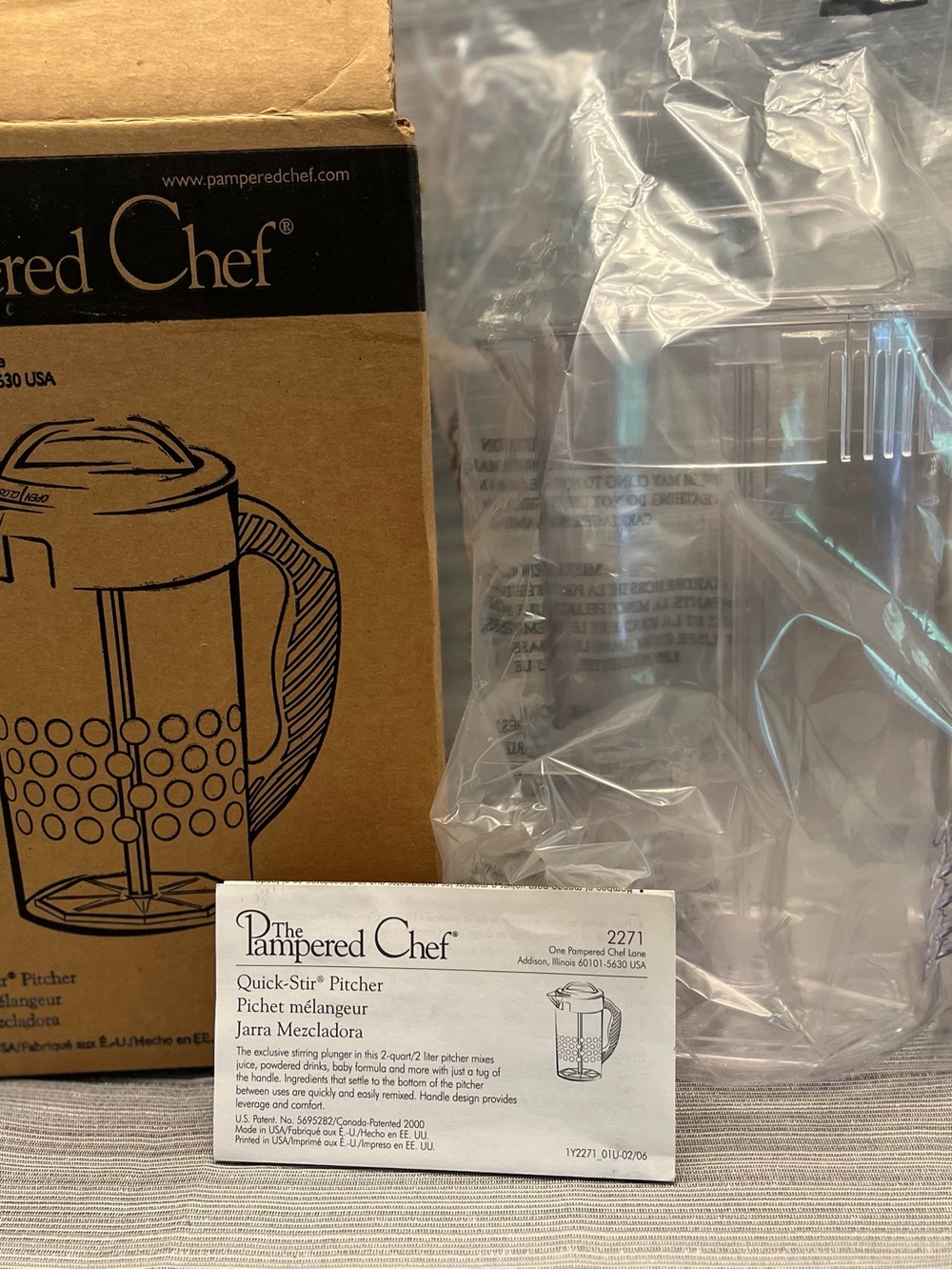 Pampered Chef 2 Quart Quick-Stir Pitcher 2271 Polka Dots COMPLETE Box,Directions - Picture 2 of 9
